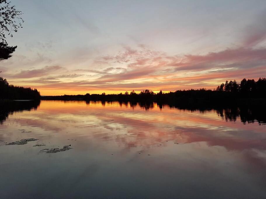 Charmig Gard Med Bastu, Strandtomt Och Utedusch I Naturskoent Omrade Sveg Exteriér fotografie