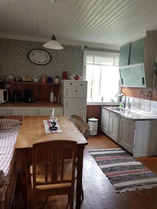 Charmig Gard Med Bastu, Strandtomt Och Utedusch I Naturskoent Omrade Sveg Exteriér fotografie