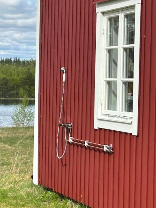 Charmig Gard Med Bastu, Strandtomt Och Utedusch I Naturskoent Omrade Sveg Exteriér fotografie