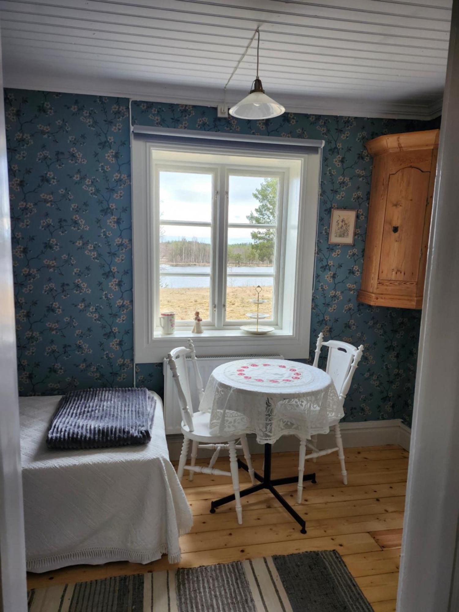 Charmig Gard Med Bastu, Strandtomt Och Utedusch I Naturskoent Omrade Sveg Exteriér fotografie